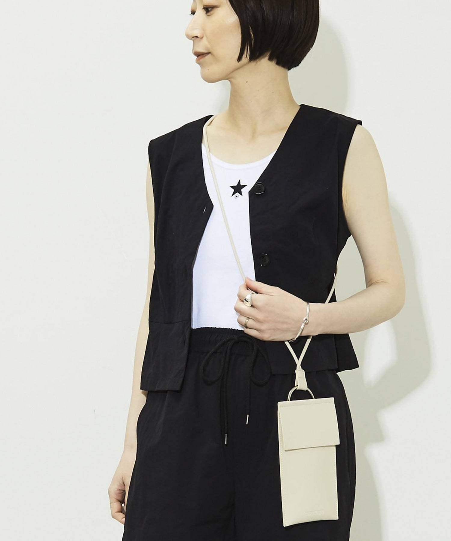 V NECK NYLON VEST｜CONVERSE TOKYO (コンバーストウキョウ) 公式