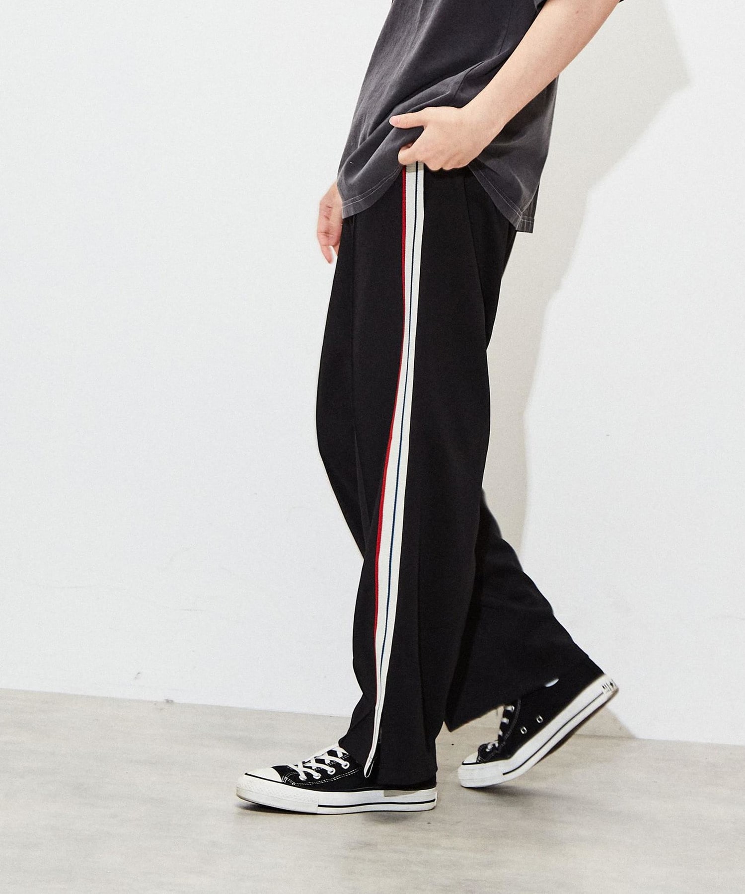 NEW COLOR】SIDE LINE LOOSE TRACK PANTS｜CONVERSE TOKYO (コンバース