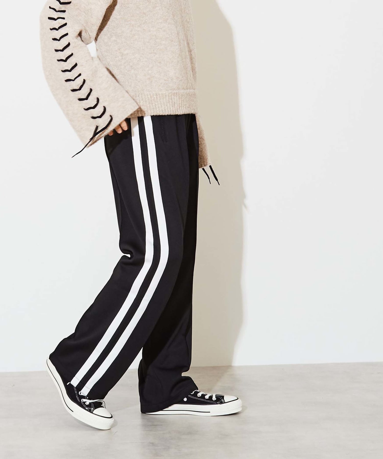 SIDE LINE TRACK PANTS