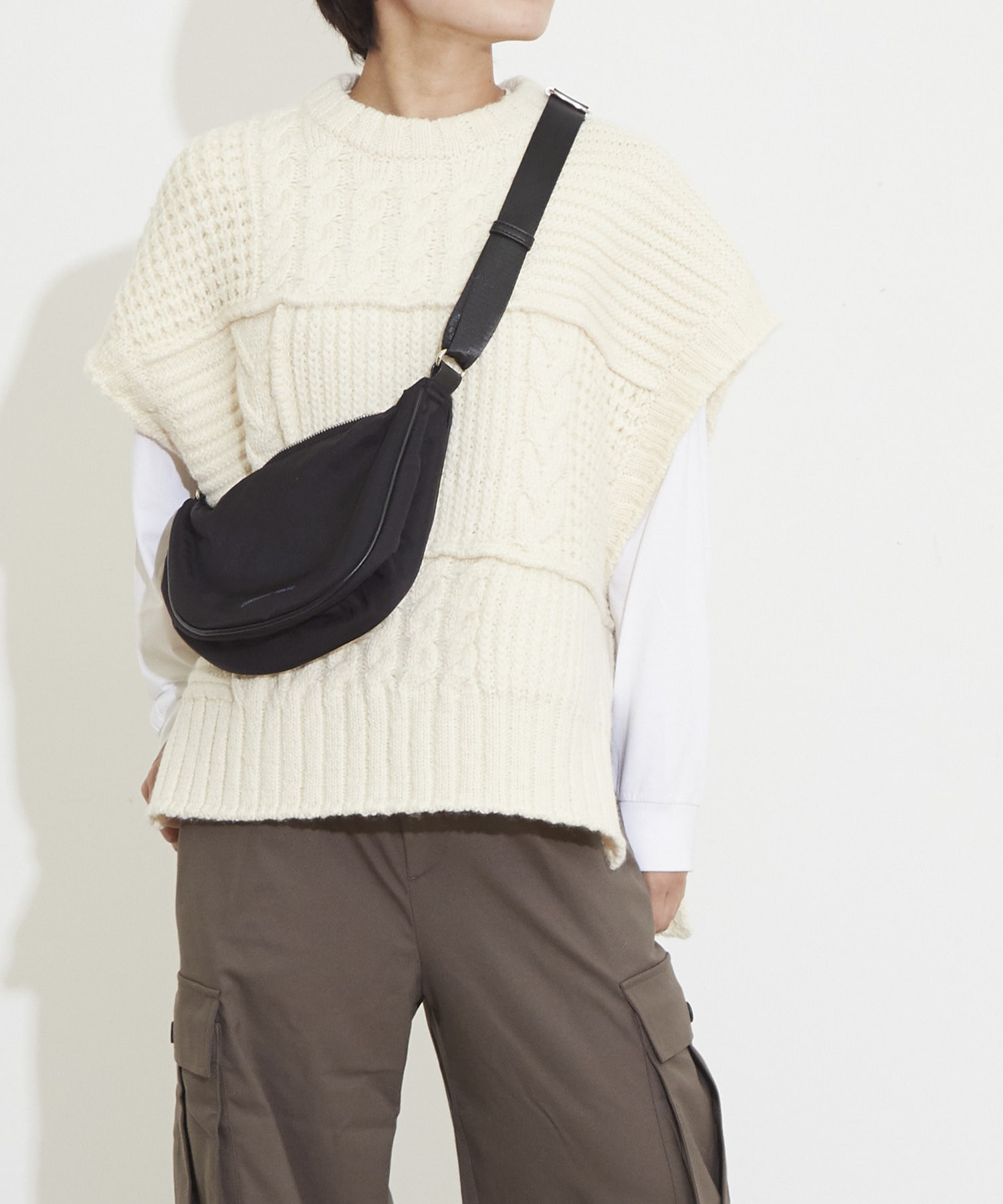 OVER SILHOUETTE CABLE KNIT VEST