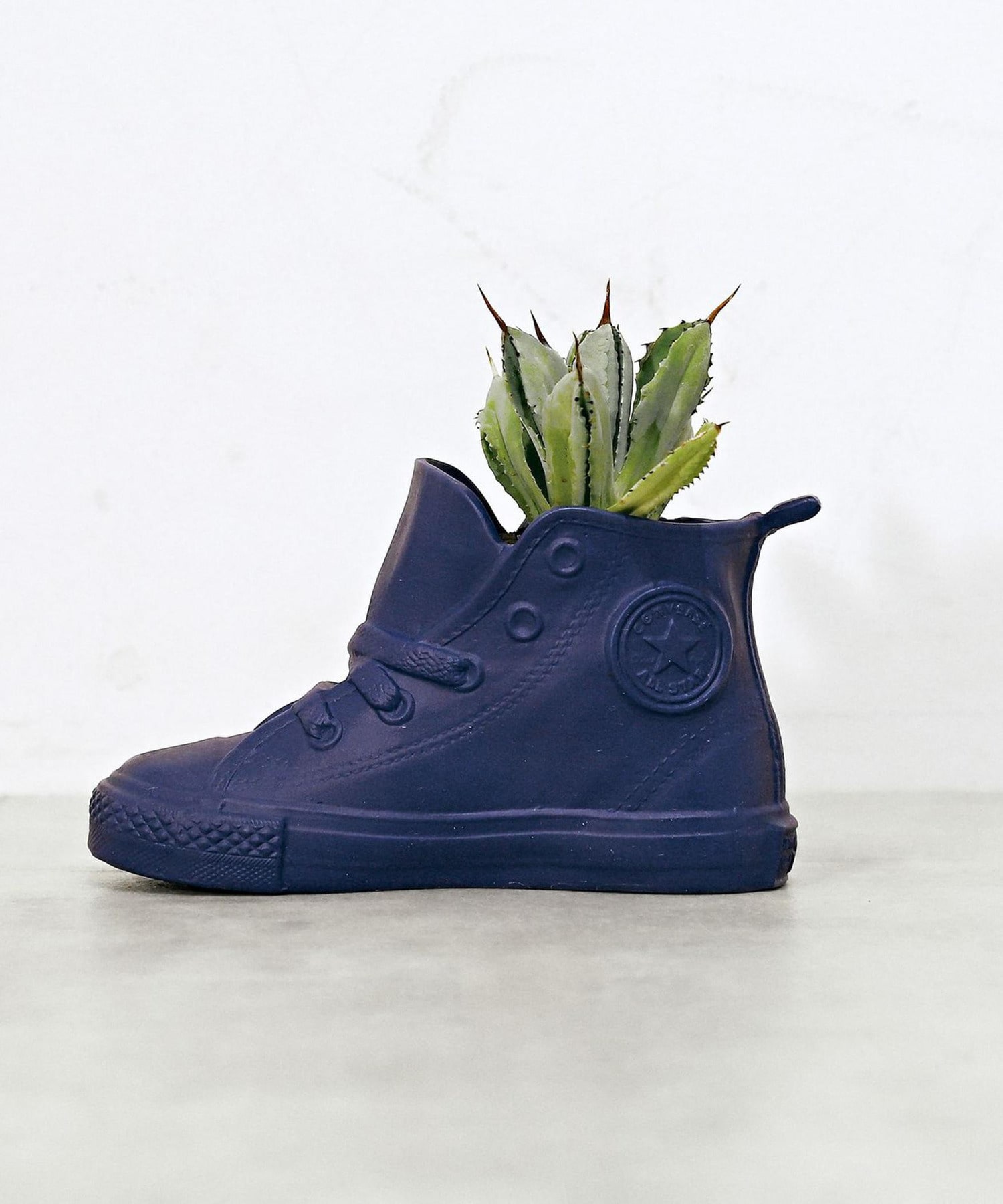 CONVERSE TOKYO ×.blnk × Ceramic ALL STAR" FLOWERVASE（NAVY）｜ CONVERSE TOKYO (コンバーストウキョウ) 公式オンラインストア