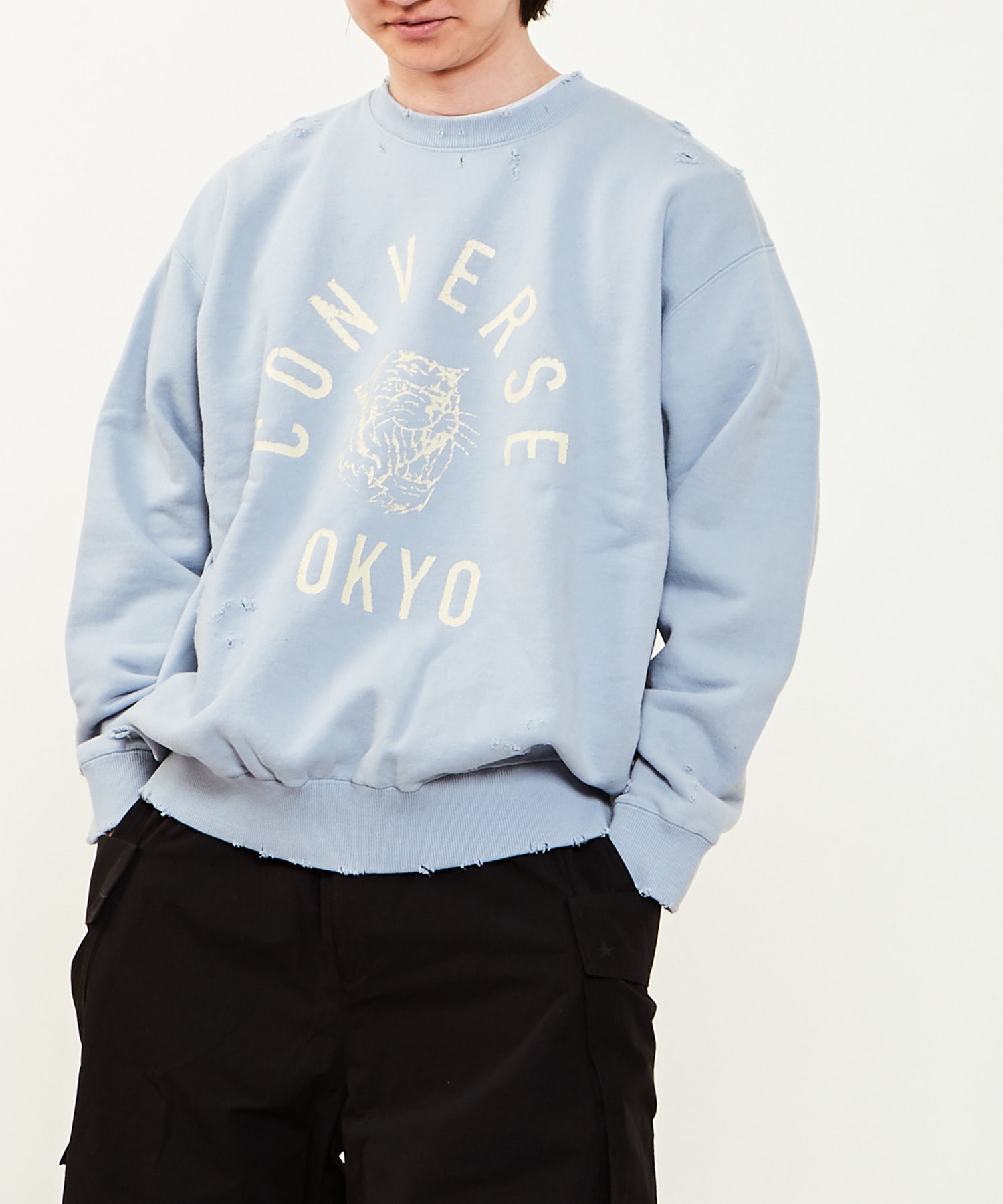 DAMAGED LOGO SWEAT｜CONVERSE TOKYO (コンバーストウキョウ) 公式