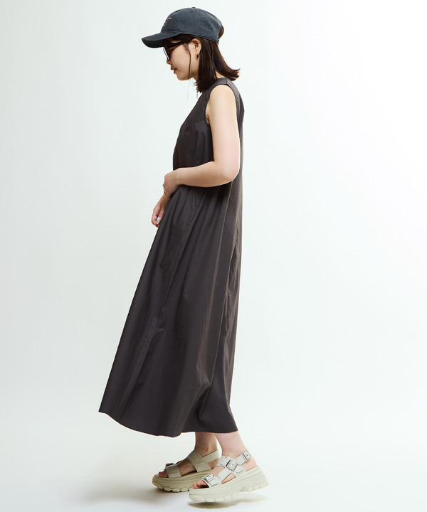 SLEEVELESS GATHERED VOLUME DRESS 詳細画像 11