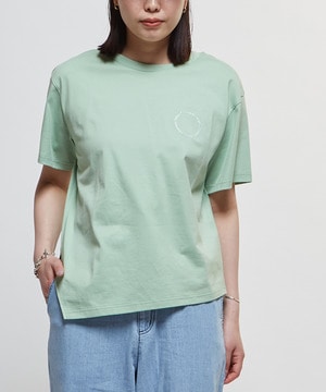 ASYMMETRY EMBROIDERY LOGO TEE