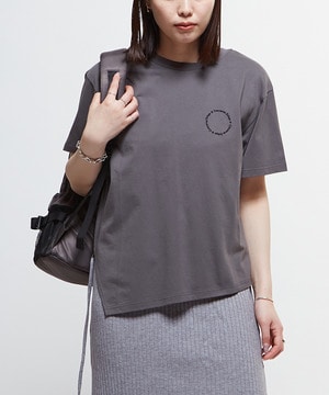 ASYMMETRY EMBROIDERY LOGO TEE
