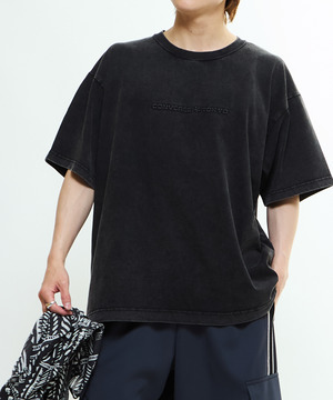 CHEMICAL WASH EMBOSSED LOGO TEE