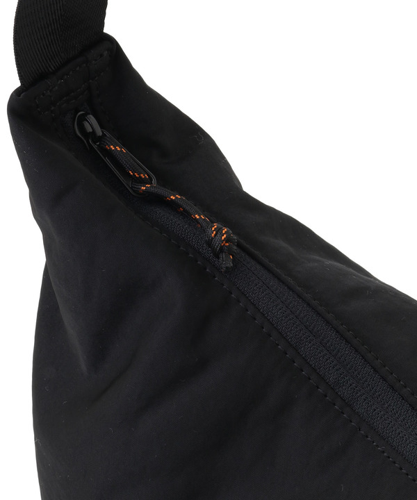 SIDE GATHER NYLON PADDED SHOULDER BAG 詳細画像 7