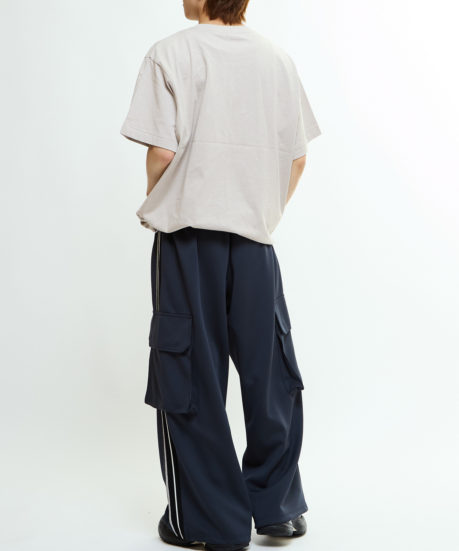 Layover3形態 SIDE LINE WIDE CARGO TRACK PANTS｜CONVERSE TOKYO (コンバース