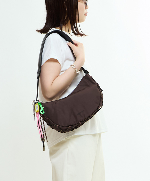 LACE-UP CORD MOON SHOULDER BAG 詳細画像 1