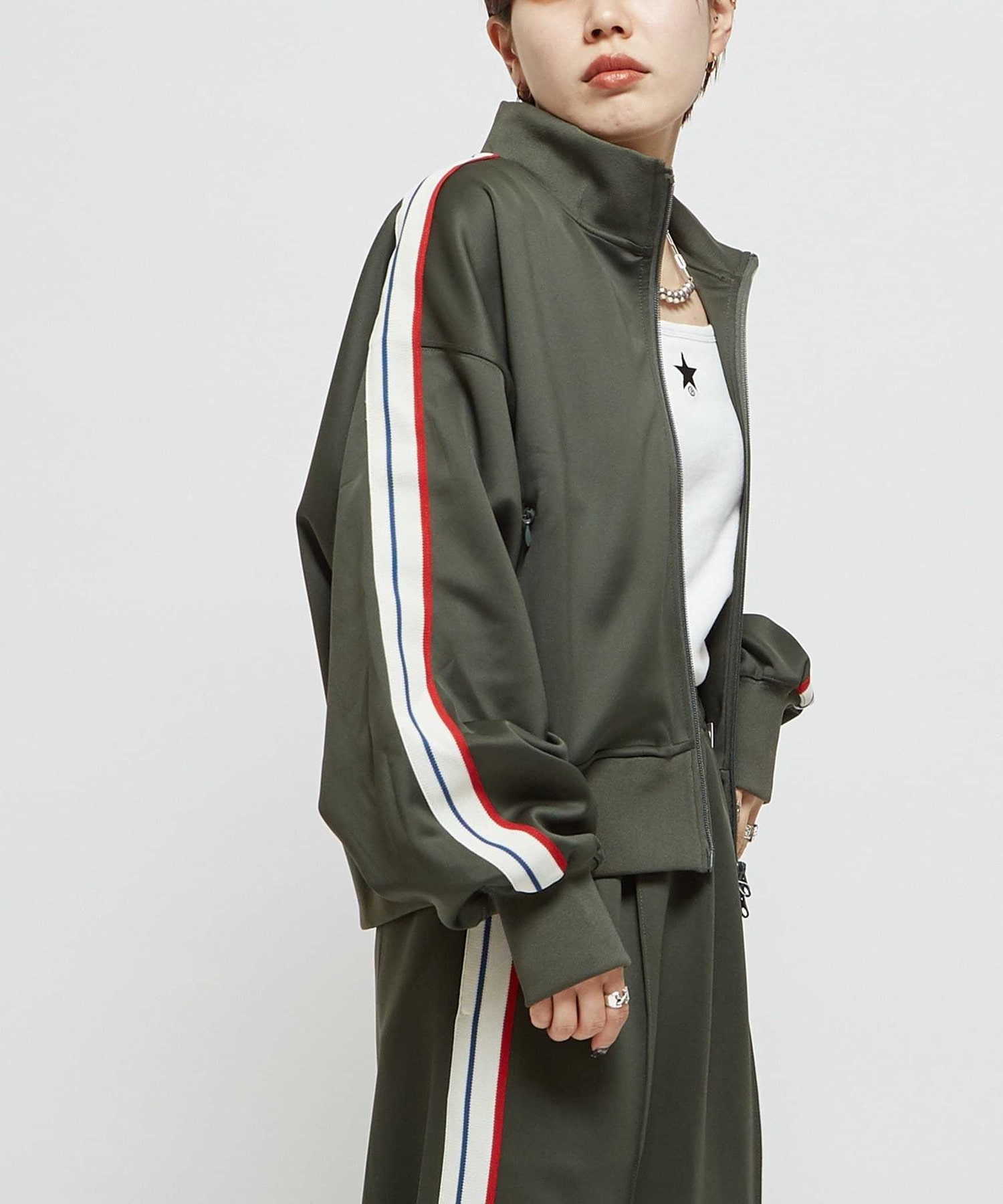 SIDE LINE SHORT TRACK JACKET(WOMEN'S)｜CONVERSE TOKYO