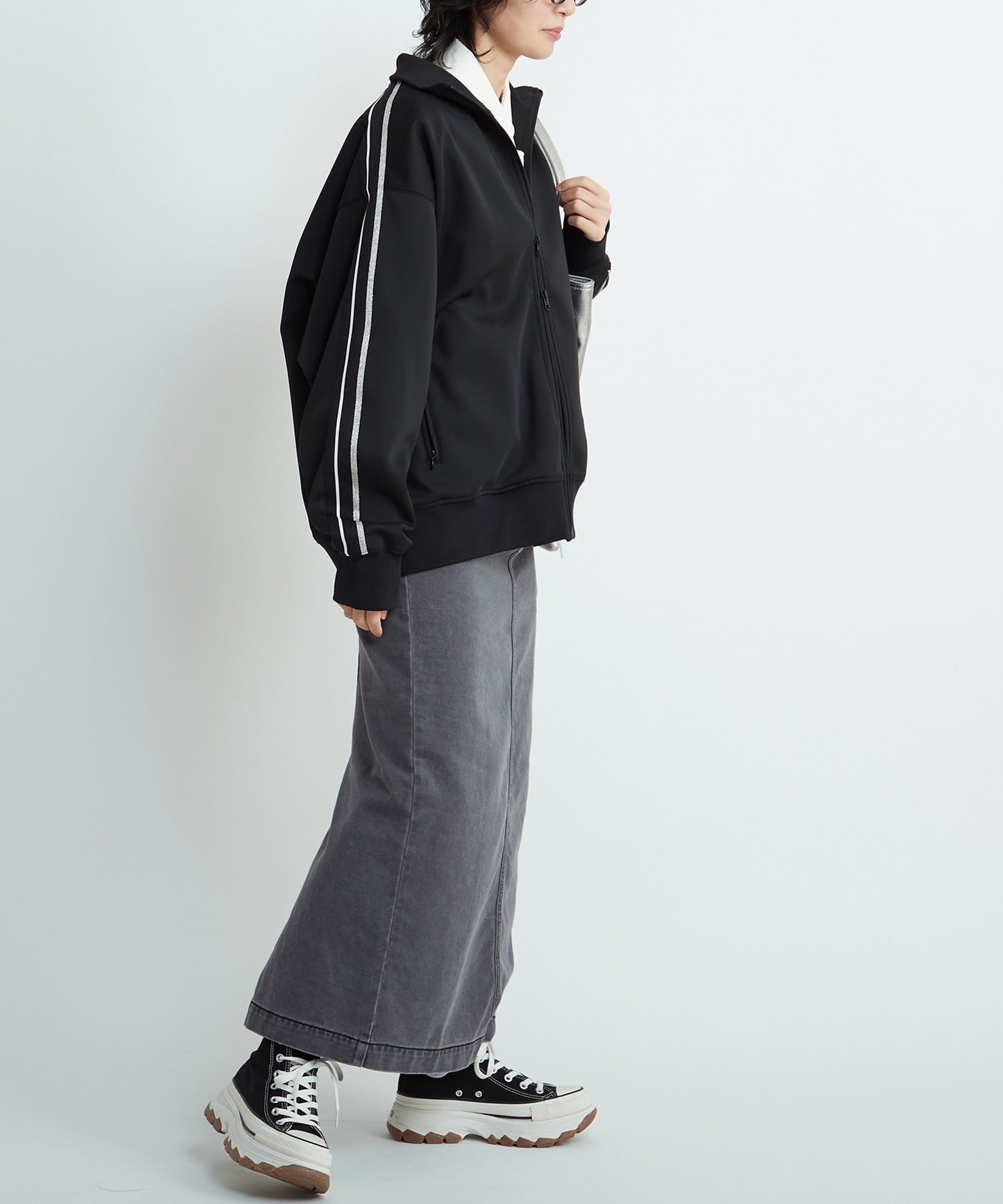 Eアウター SIDE LINE CRASHED VELOR TRACK JACKET｜CONVERSE TOKYO