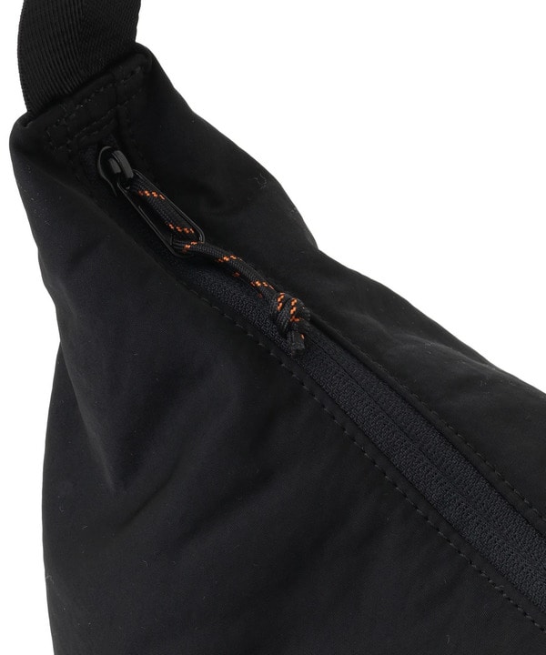 SIDE GATHER NYLON PADDED SHOULDER BAG 詳細画像 9