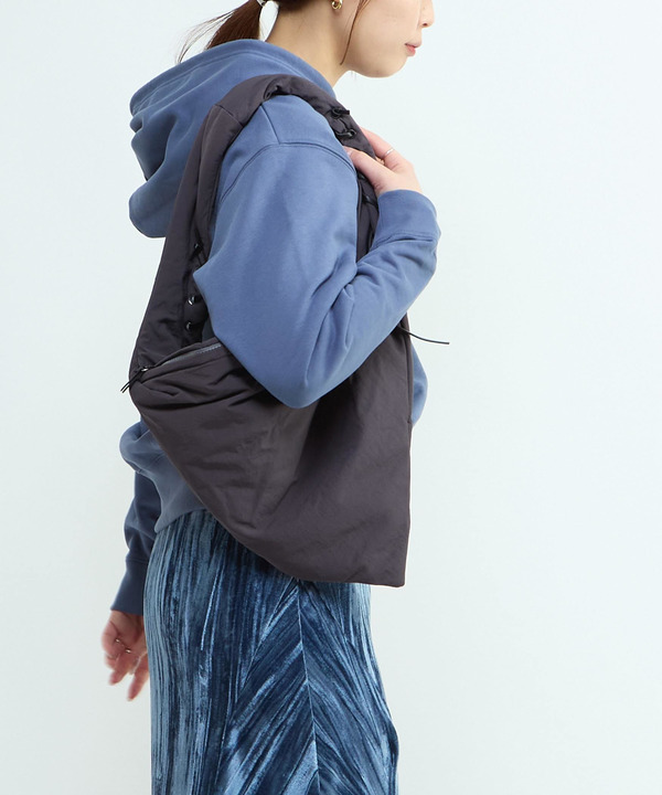 LACE-UP TRIANGLE PUFF BAG 詳細画像 4