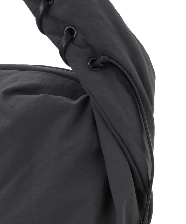 LACE-UP TRIANGLE PUFF BAG 詳細画像 8